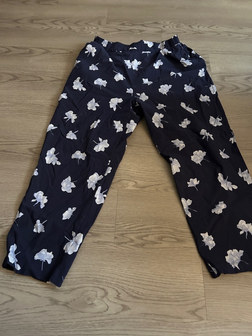 LuLaRoe Blue Capris with Floral Print 🌈